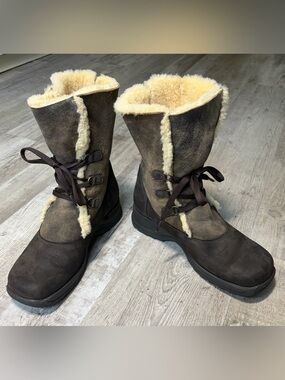 La Canadienne Brown Shearling Suede Waterproof Lace Up Boots size 9.5